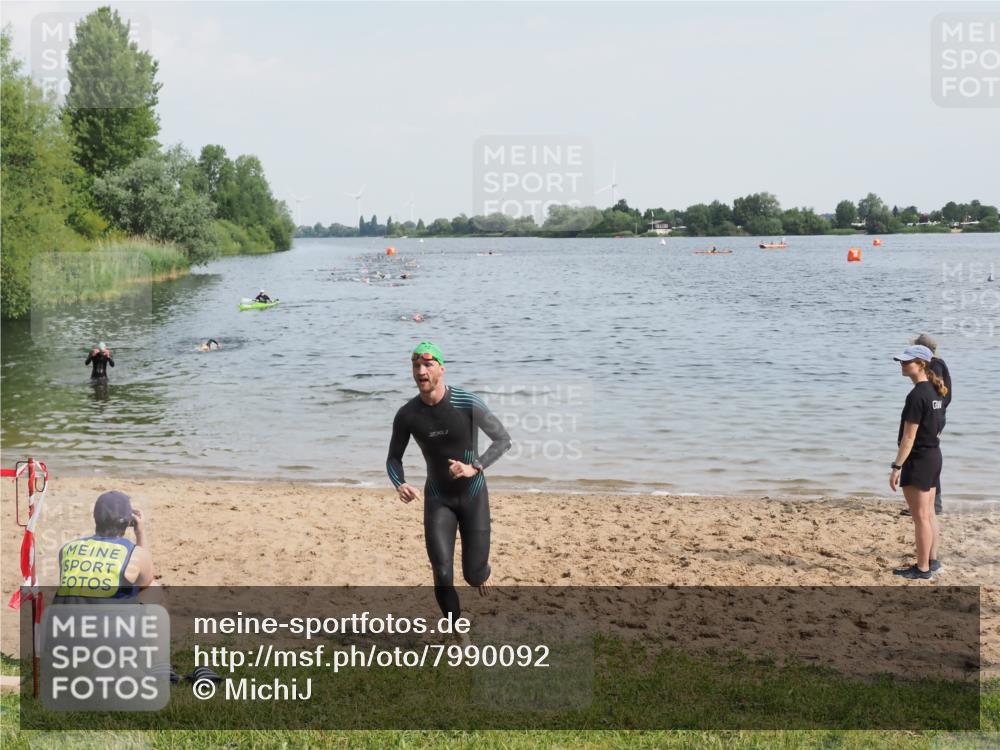 21.06.2025 - 27. Vierlanden-Triathlon MichiJ http://msf.ph/oto/7990092 15.06.2026 09:52:46 Schwimmen 313 meine-sportfotos.de