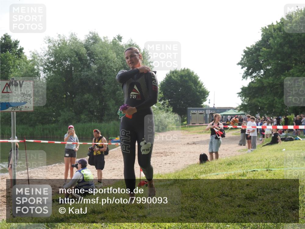 15.06.2025 - 27. Vierlanden-Triathlon KatJ http://msf.ph/oto/7990093 15.06.2025 09:09:27 Schwimmen 224 meine-sportfotos.de