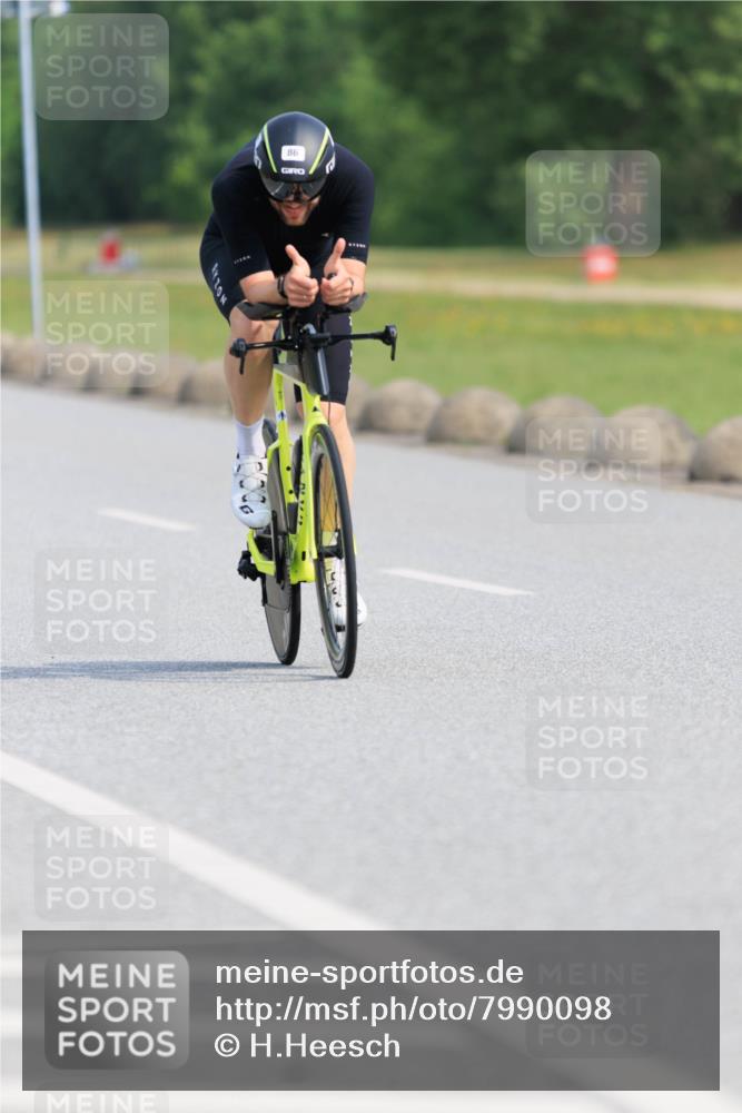 15.06.2025 - 27. Vierlanden-Triathlon H.Heesch http://msf.ph/oto/7990098 15.06.2025 09:44:57 Radfahren 20, 37, 86 meine-sportfotos.de