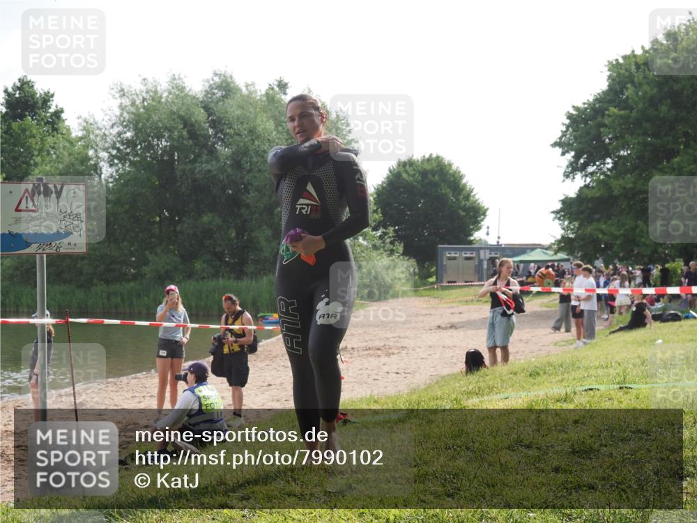 15.06.2025 - 27. Vierlanden-Triathlon KatJ http://msf.ph/oto/7990102 15.06.2025 09:09:27 Schwimmen 224 meine-sportfotos.de