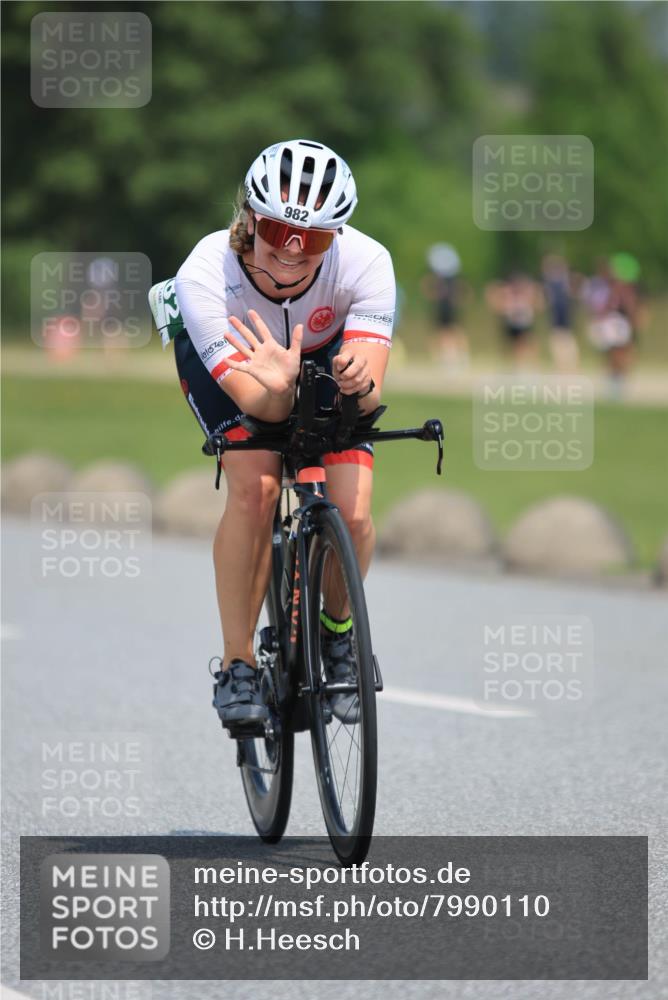 21.06.2025 - 27. Vierlanden-Triathlon H.Heesch http://msf.ph/oto/7990110 15.06.2025 11:49:40 Radfahren 810, 828, 845 meine-sportfotos.de