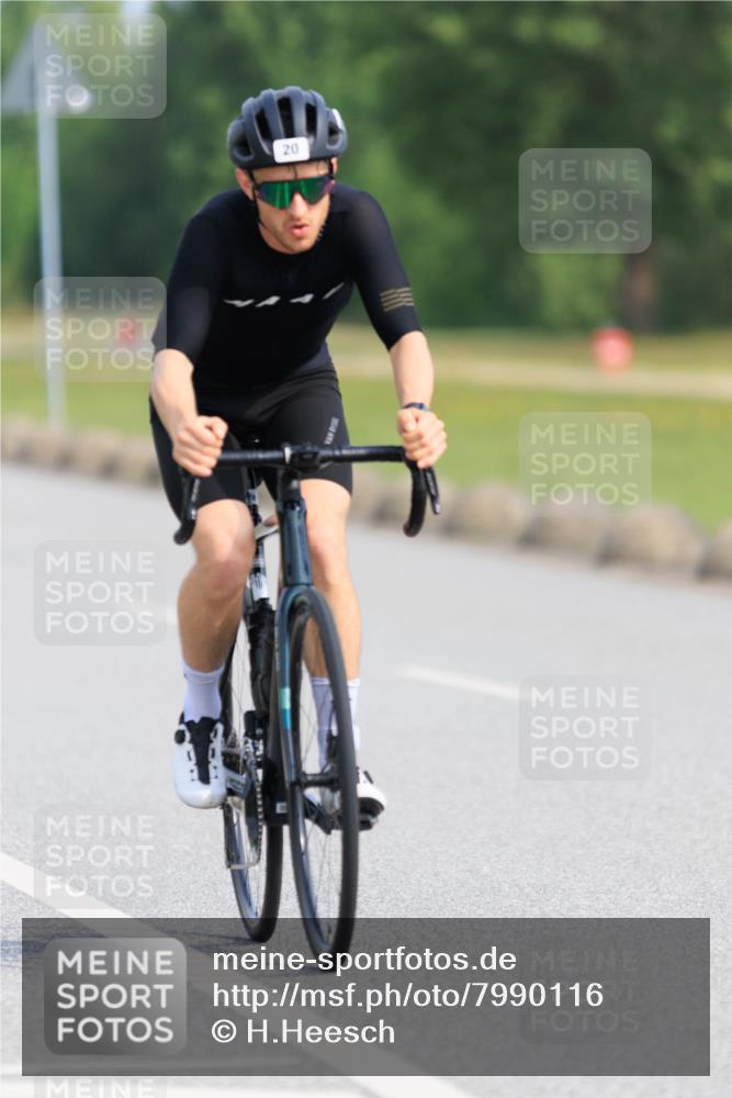 15.06.2025 - 27. Vierlanden-Triathlon H.Heesch http://msf.ph/oto/7990116 15.06.2025 09:45:06 Radfahren 20, 37 meine-sportfotos.de