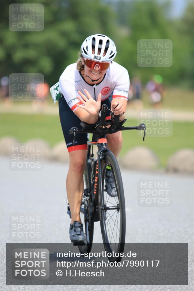 21.06.2025 - 27. Vierlanden-Triathlon H.Heesch http://msf.ph/oto/7990117 15.06.2025 11:49:40 Radfahren 810, 828, 845 meine-sportfotos.de