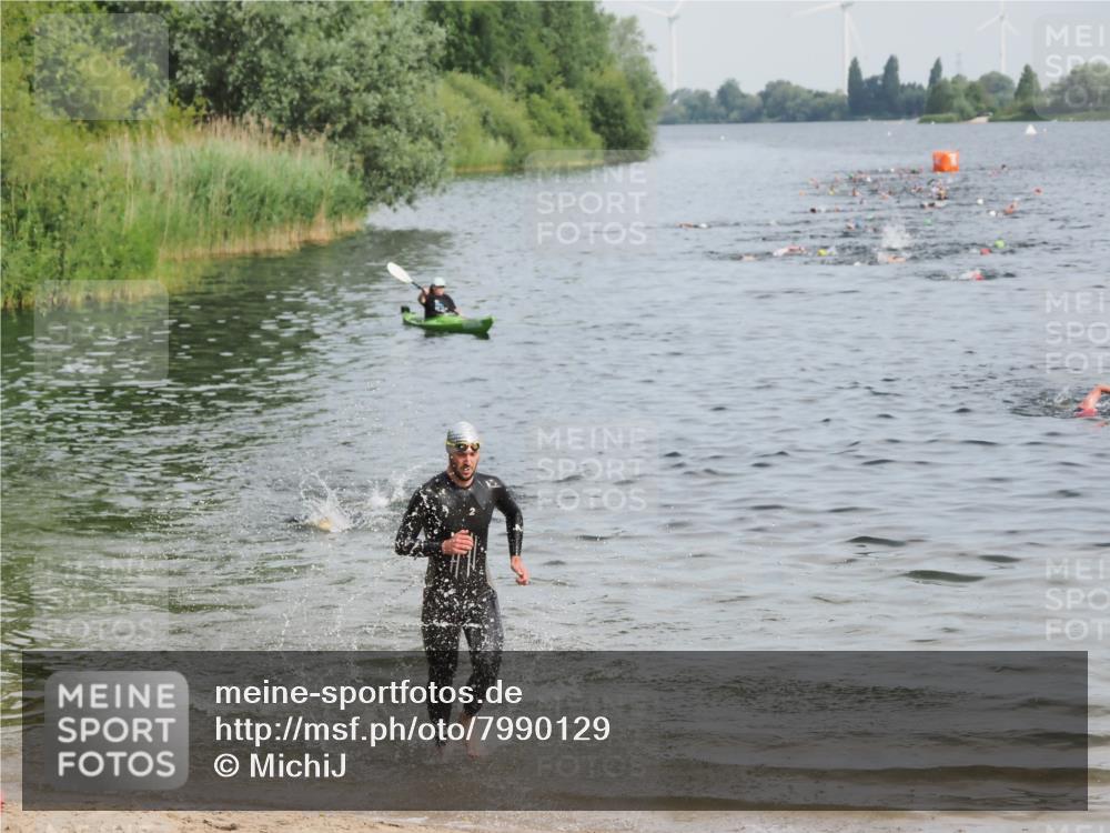 21.06.2025 - 27. Vierlanden-Triathlon MichiJ http://msf.ph/oto/7990129 15.06.2026 09:52:55 Schwimmen 328 meine-sportfotos.de