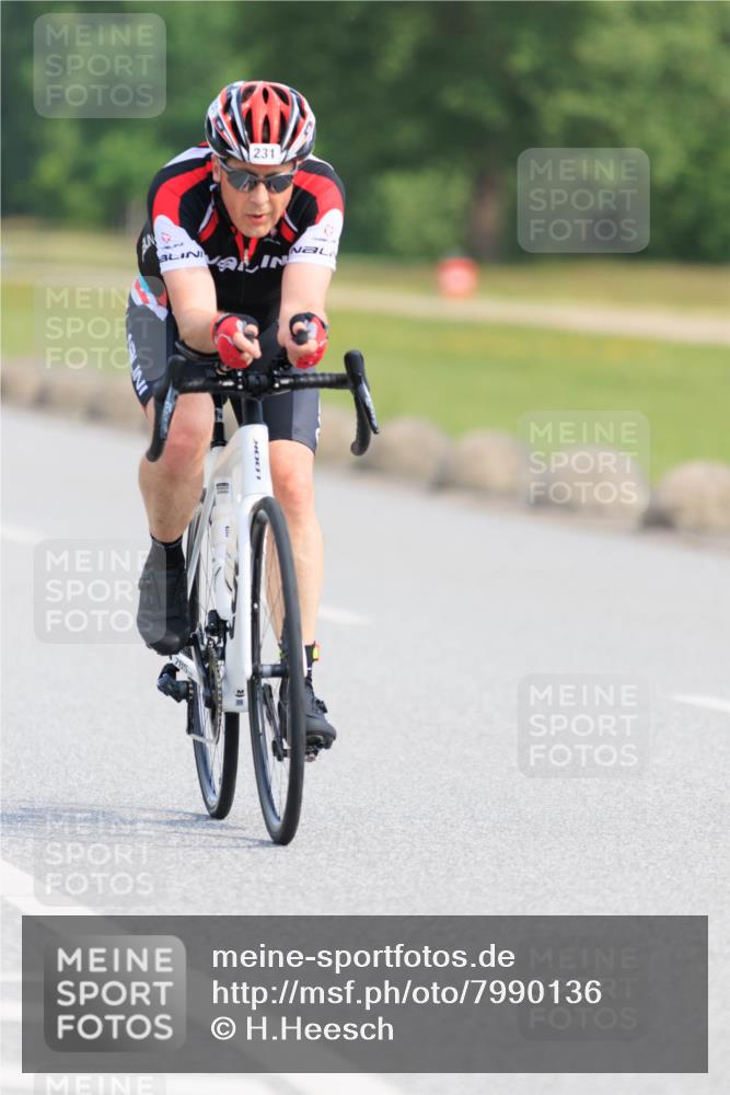 15.06.2025 - 27. Vierlanden-Triathlon H.Heesch http://msf.ph/oto/7990136 15.06.2025 09:45:38 Radfahren 214, 231 meine-sportfotos.de
