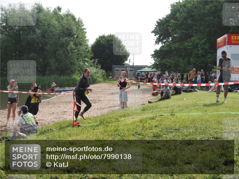 15.06.2025 - 27. Vierlanden-Triathlon KatJ http://msf.ph/oto/7990138 15.06.2025 09:10:21 Schwimmen 213, 250 meine-sportfotos.de