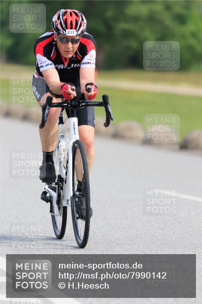 15.06.2025 - 27. Vierlanden-Triathlon H.Heesch http://msf.ph/oto/7990142 15.06.2025 09:45:38 Radfahren 214, 231 meine-sportfotos.de