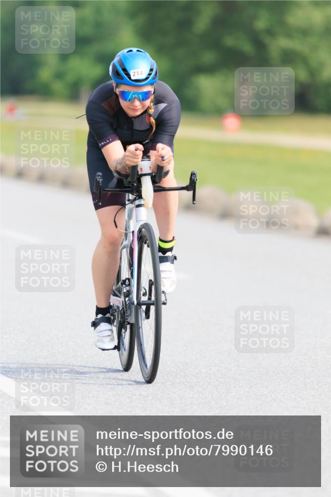 15.06.2025 - 27. Vierlanden-Triathlon H.Heesch http://msf.ph/oto/7990146 15.06.2025 09:45:42 Radfahren 214, 223 meine-sportfotos.de