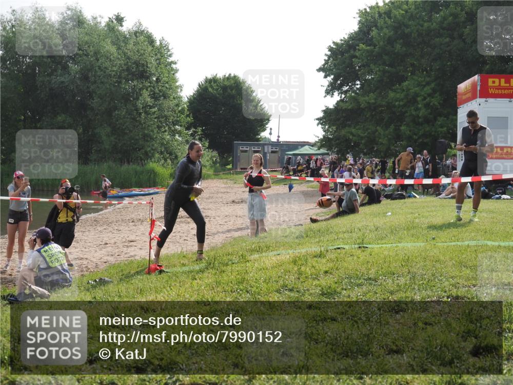 15.06.2025 - 27. Vierlanden-Triathlon KatJ http://msf.ph/oto/7990152 15.06.2025 09:10:21 Schwimmen 213, 250 meine-sportfotos.de