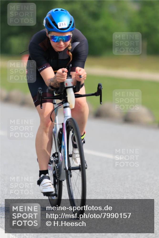 15.06.2025 - 27. Vierlanden-Triathlon H.Heesch http://msf.ph/oto/7990157 15.06.2025 09:45:42 Radfahren 214, 223 meine-sportfotos.de