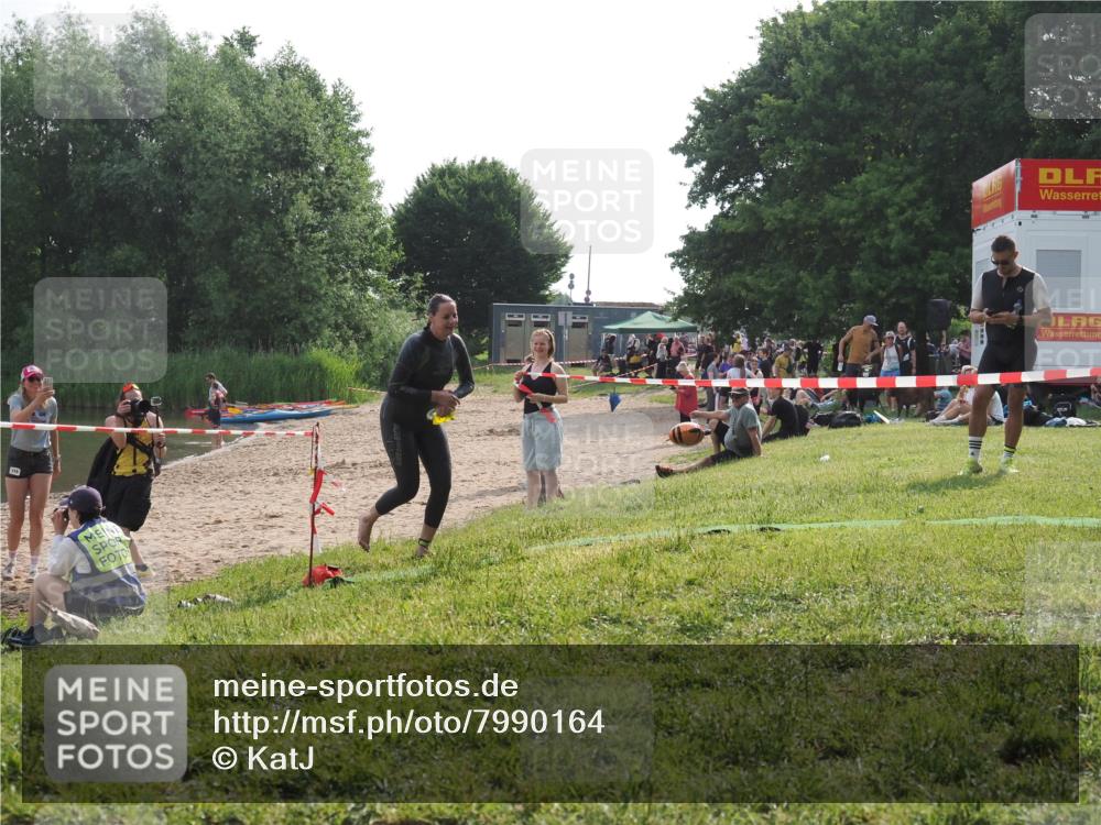 15.06.2025 - 27. Vierlanden-Triathlon KatJ http://msf.ph/oto/7990164 15.06.2025 09:10:21 Schwimmen 213, 250 meine-sportfotos.de