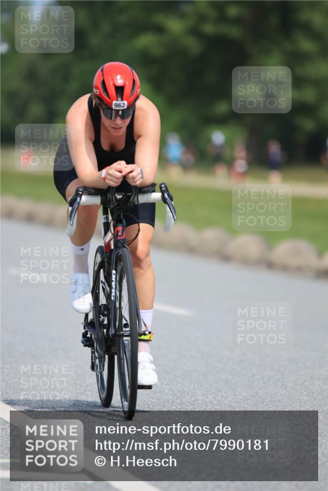 21.06.2025 - 27. Vierlanden-Triathlon H.Heesch http://msf.ph/oto/7990181 15.06.2025 11:49:53 Radfahren 747, 786, 820, 962 meine-sportfotos.de