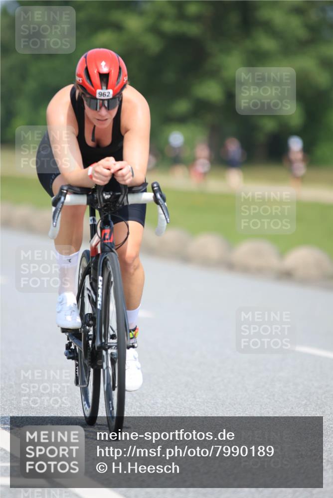 21.06.2025 - 27. Vierlanden-Triathlon H.Heesch http://msf.ph/oto/7990189 15.06.2025 11:49:53 Radfahren 747, 786, 820, 962 meine-sportfotos.de