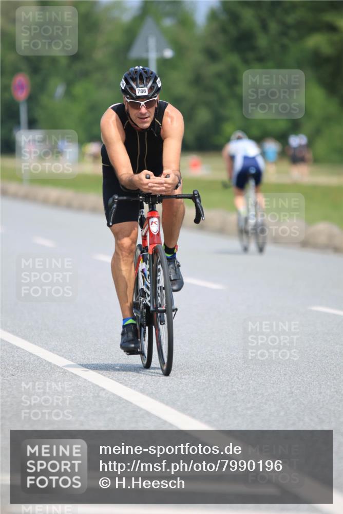 21.06.2025 - 27. Vierlanden-Triathlon H.Heesch http://msf.ph/oto/7990196 15.06.2025 11:50:00 Radfahren 714, 738, 786, 830, 832 meine-sportfotos.de