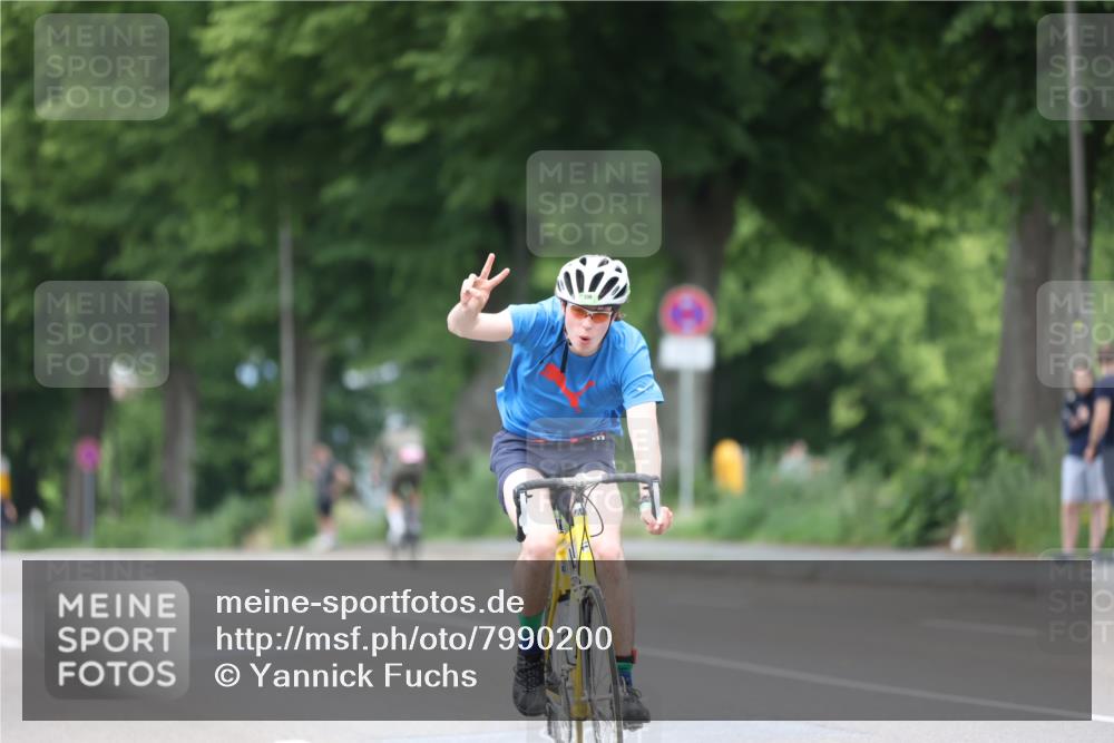 15.06.2025 - 7 Türme Triathlon Yannick Fuchs http://msf.ph/oto/7990200 15.06.2025 11:52:17 Radfahren 230, 298 meine-sportfotos.de