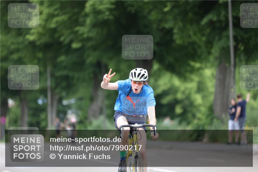 15.06.2025 - 7 Türme Triathlon Yannick Fuchs http://msf.ph/oto/7990217 15.06.2025 11:52:17 Radfahren 230, 298 meine-sportfotos.de