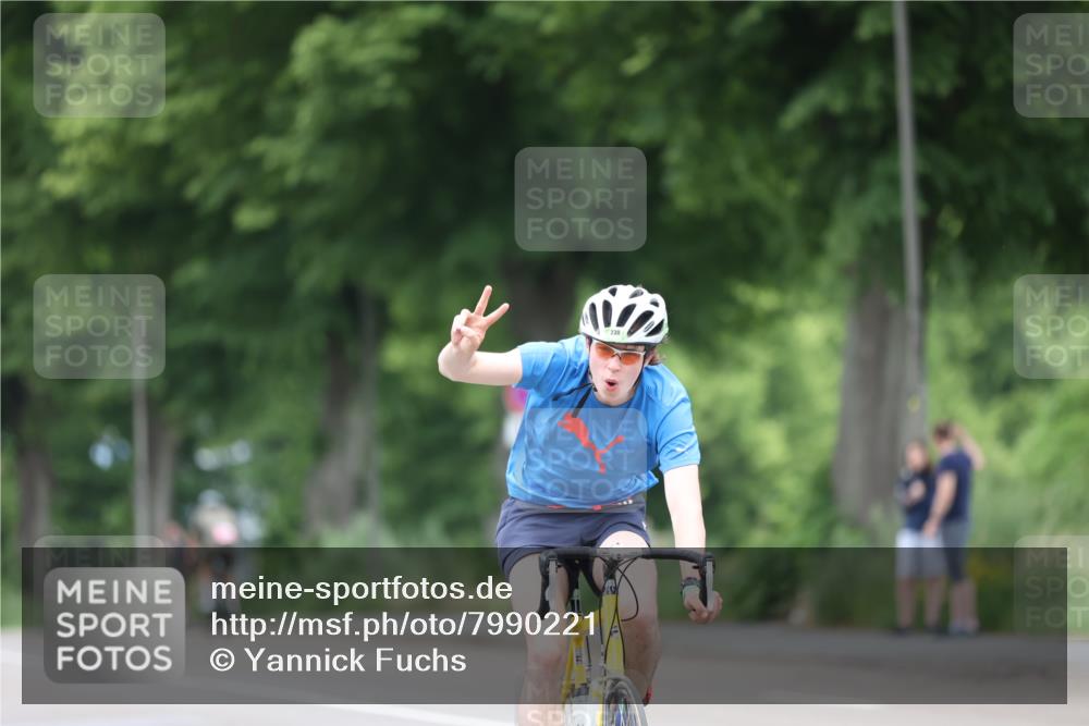 15.06.2025 - 7 Türme Triathlon Yannick Fuchs http://msf.ph/oto/7990221 15.06.2025 11:52:17 Radfahren 230, 298 meine-sportfotos.de