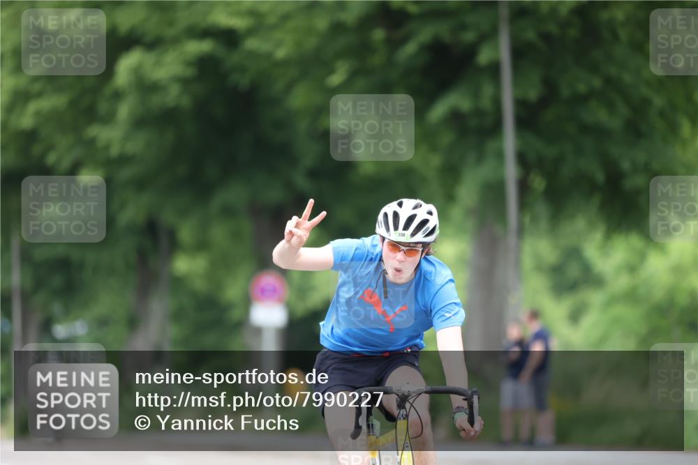 15.06.2025 - 7 Türme Triathlon Yannick Fuchs http://msf.ph/oto/7990227 15.06.2025 11:52:18 Radfahren 230, 298 meine-sportfotos.de