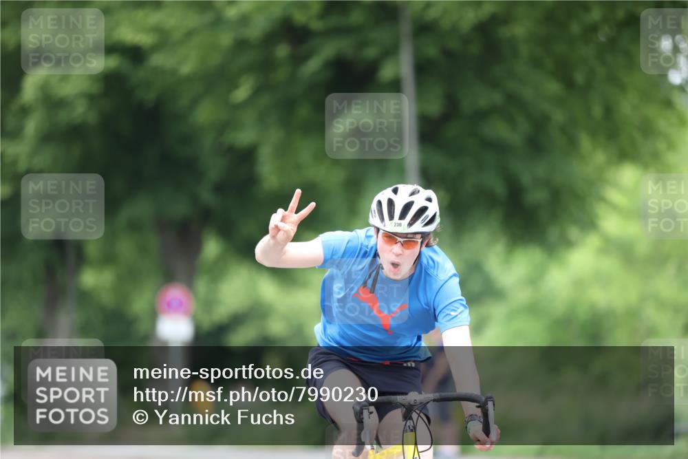 15.06.2025 - 7 Türme Triathlon Yannick Fuchs http://msf.ph/oto/7990230 15.06.2025 11:52:18 Radfahren 230, 298 meine-sportfotos.de