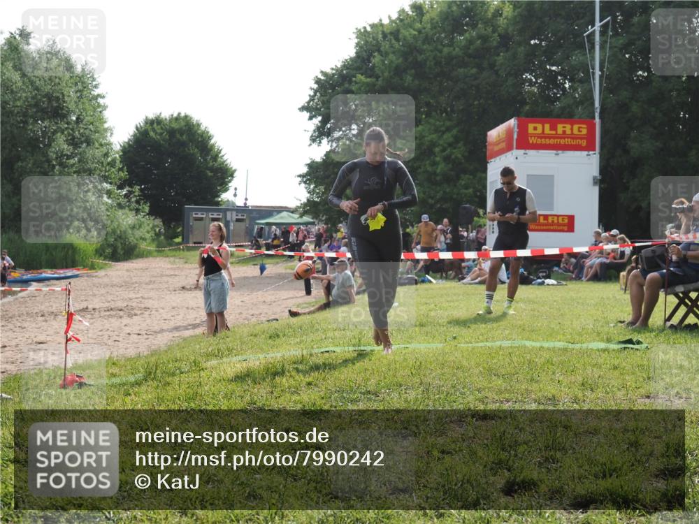 15.06.2025 - 27. Vierlanden-Triathlon KatJ http://msf.ph/oto/7990242 15.06.2025 09:10:23 Schwimmen 213, 218, 250 meine-sportfotos.de