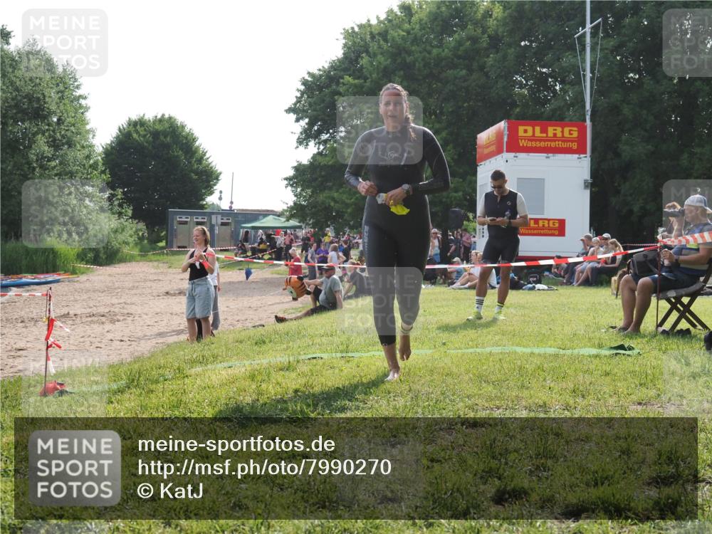 15.06.2025 - 27. Vierlanden-Triathlon KatJ http://msf.ph/oto/7990270 15.06.2025 09:10:24 Schwimmen 213, 218, 250 meine-sportfotos.de