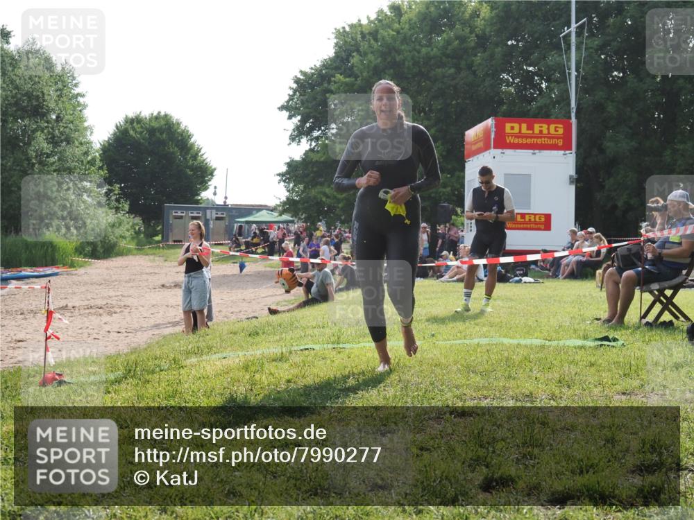 15.06.2025 - 27. Vierlanden-Triathlon KatJ http://msf.ph/oto/7990277 15.06.2025 09:10:24 Schwimmen 213, 218, 250 meine-sportfotos.de