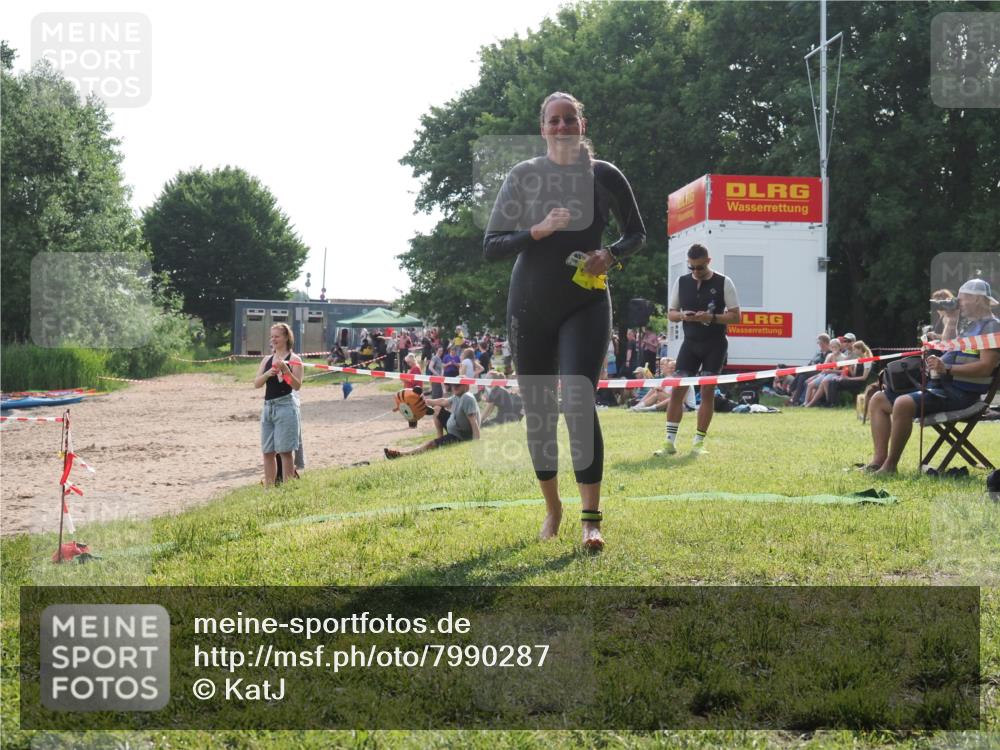 15.06.2025 - 27. Vierlanden-Triathlon KatJ http://msf.ph/oto/7990287 15.06.2025 09:10:24 Schwimmen 213, 218, 250 meine-sportfotos.de