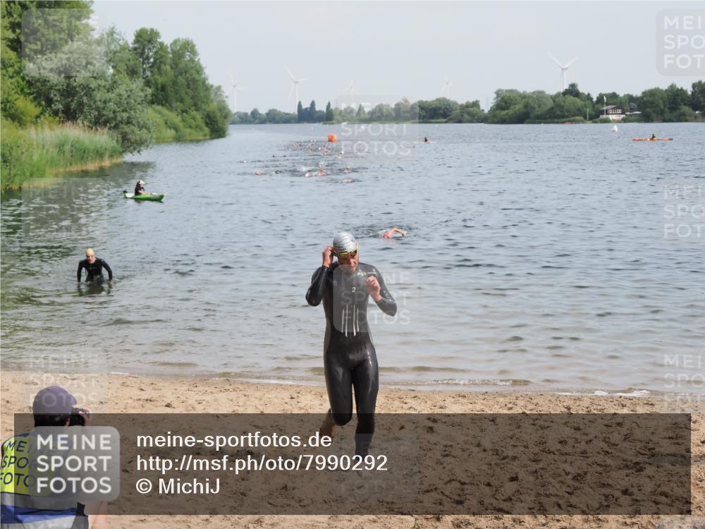 21.06.2025 - 27. Vierlanden-Triathlon MichiJ http://msf.ph/oto/7990292 15.06.2026 09:52:58 Schwimmen 328 meine-sportfotos.de