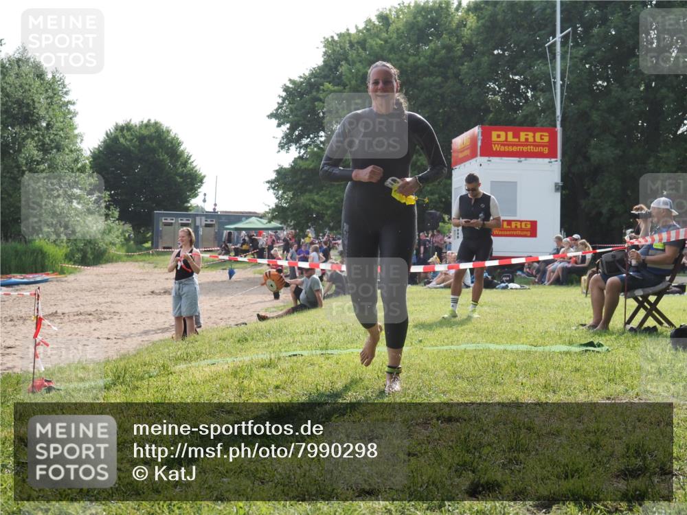 15.06.2025 - 27. Vierlanden-Triathlon KatJ http://msf.ph/oto/7990298 15.06.2025 09:10:24 Schwimmen 213, 218, 250 meine-sportfotos.de