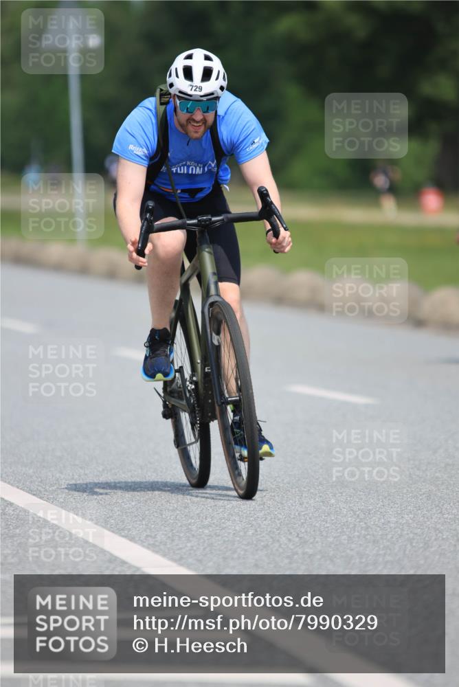 21.06.2025 - 27. Vierlanden-Triathlon H.Heesch http://msf.ph/oto/7990329 15.06.2025 11:50:15 Radfahren 670, 729, 731, 766, 783 meine-sportfotos.de