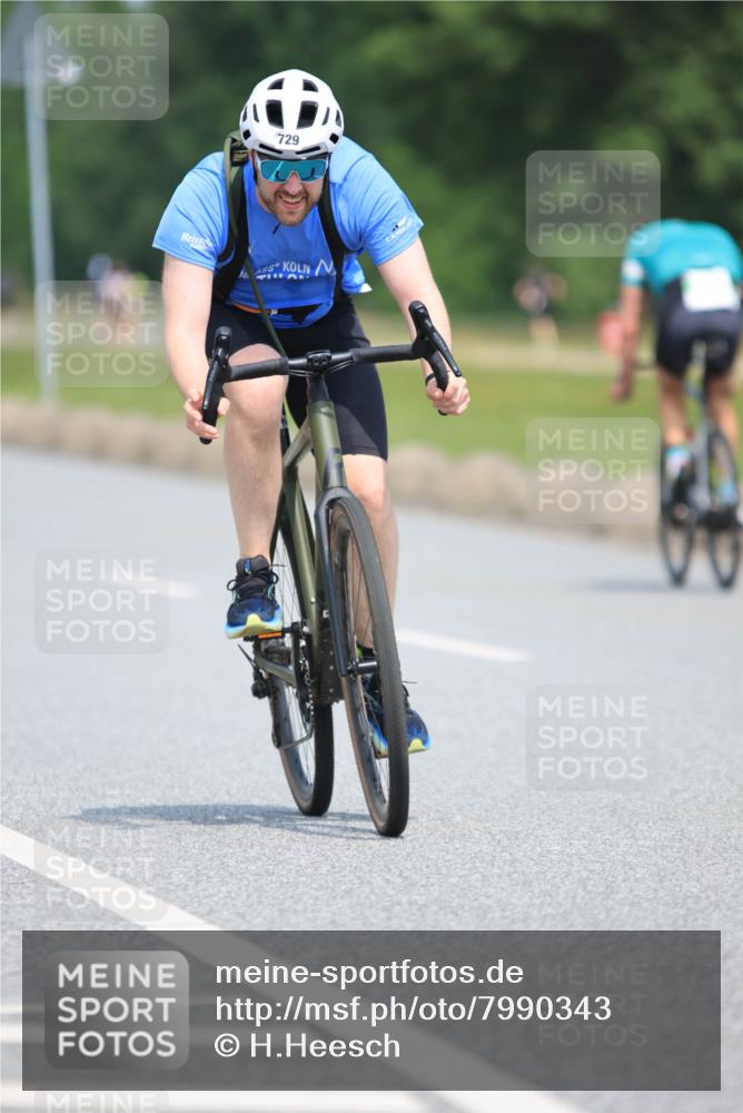 21.06.2025 - 27. Vierlanden-Triathlon H.Heesch http://msf.ph/oto/7990343 15.06.2025 11:50:15 Radfahren 670, 729, 731, 766, 783 meine-sportfotos.de