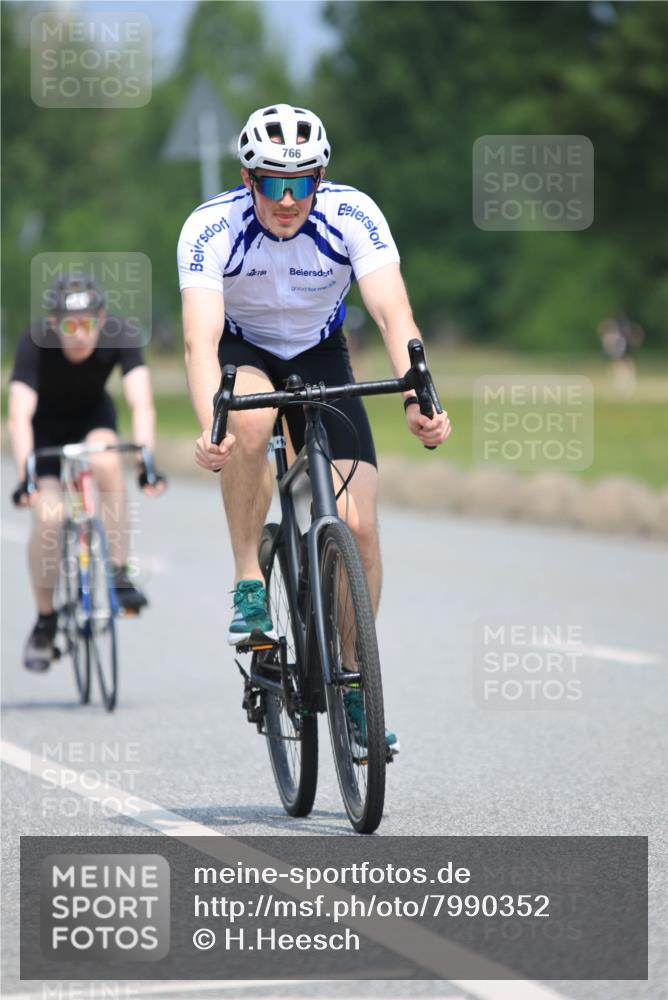 21.06.2025 - 27. Vierlanden-Triathlon H.Heesch http://msf.ph/oto/7990352 15.06.2025 11:50:17 Radfahren 670, 729, 731, 766, 783 meine-sportfotos.de