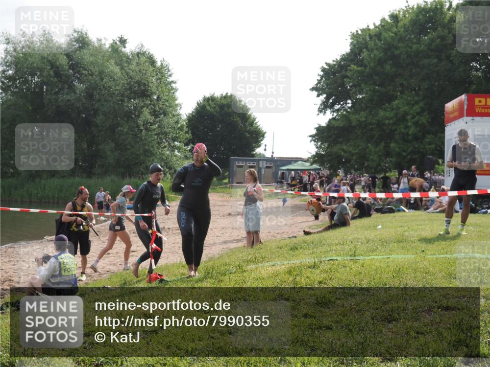 15.06.2025 - 27. Vierlanden-Triathlon KatJ http://msf.ph/oto/7990355 15.06.2025 09:10:28 Schwimmen 213, 218, 250 meine-sportfotos.de