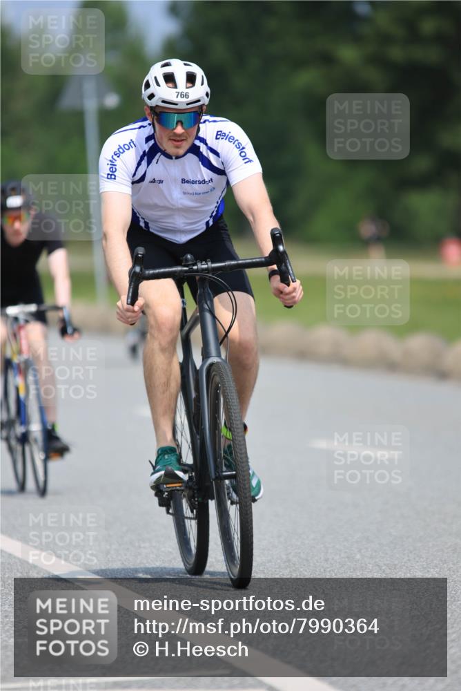 21.06.2025 - 27. Vierlanden-Triathlon H.Heesch http://msf.ph/oto/7990364 15.06.2025 11:50:17 Radfahren 670, 729, 731, 766, 783 meine-sportfotos.de