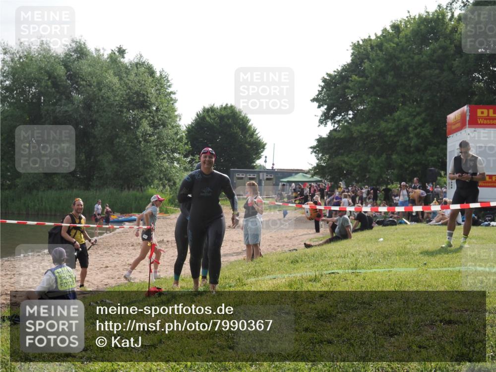 15.06.2025 - 27. Vierlanden-Triathlon KatJ http://msf.ph/oto/7990367 15.06.2025 09:10:28 Schwimmen 213, 218, 250 meine-sportfotos.de