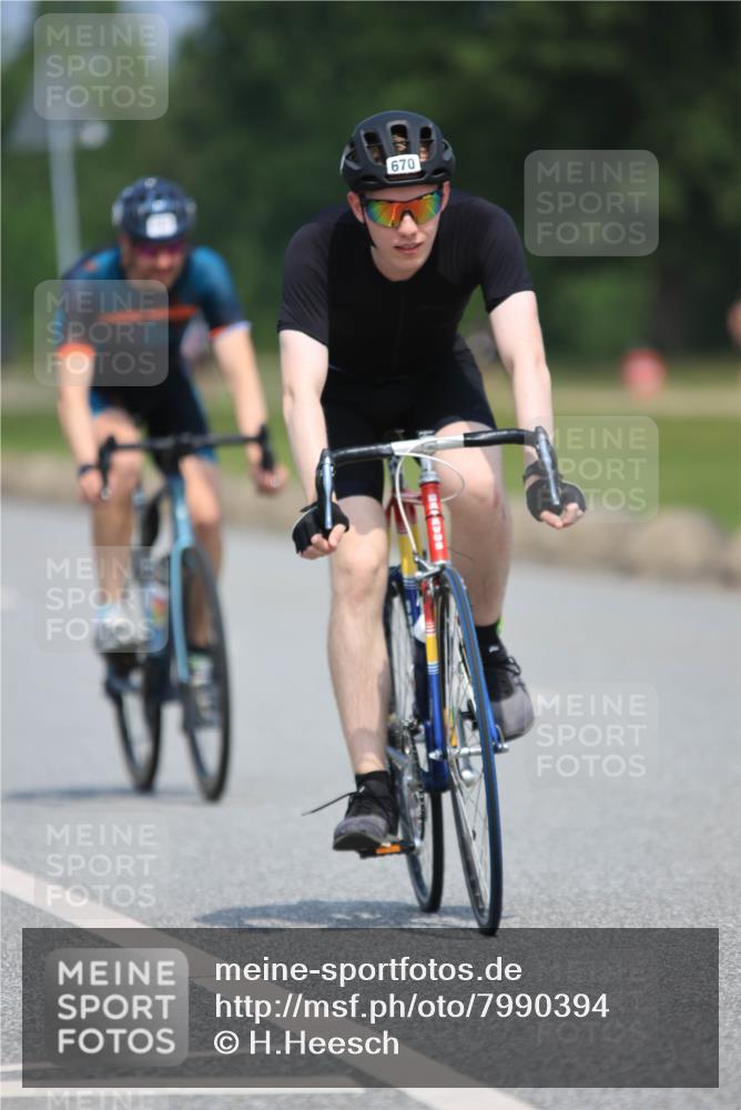 21.06.2025 - 27. Vierlanden-Triathlon H.Heesch http://msf.ph/oto/7990394 15.06.2025 11:50:18 Radfahren 670, 729, 731, 766, 783 meine-sportfotos.de