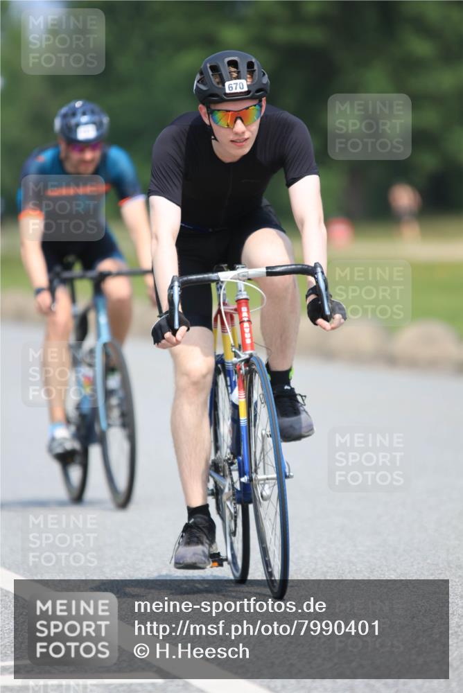 21.06.2025 - 27. Vierlanden-Triathlon H.Heesch http://msf.ph/oto/7990401 15.06.2025 11:50:18 Radfahren 670, 729, 731, 766, 783 meine-sportfotos.de