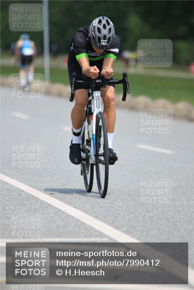 21.06.2025 - 27. Vierlanden-Triathlon H.Heesch http://msf.ph/oto/7990412 15.06.2025 11:50:28 Radfahren 242 meine-sportfotos.de