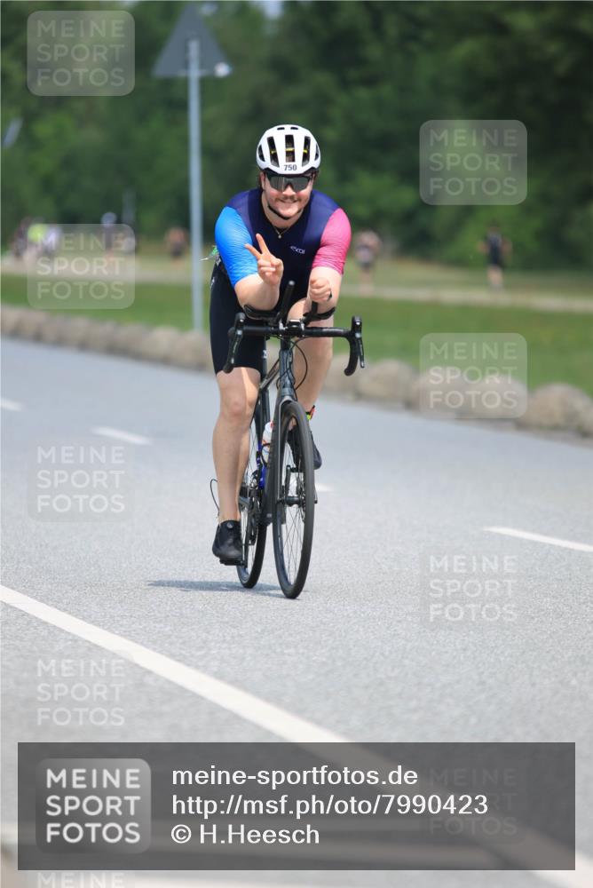 21.06.2025 - 27. Vierlanden-Triathlon H.Heesch http://msf.ph/oto/7990423 15.06.2025 11:50:45 Radfahren 750, 769 meine-sportfotos.de
