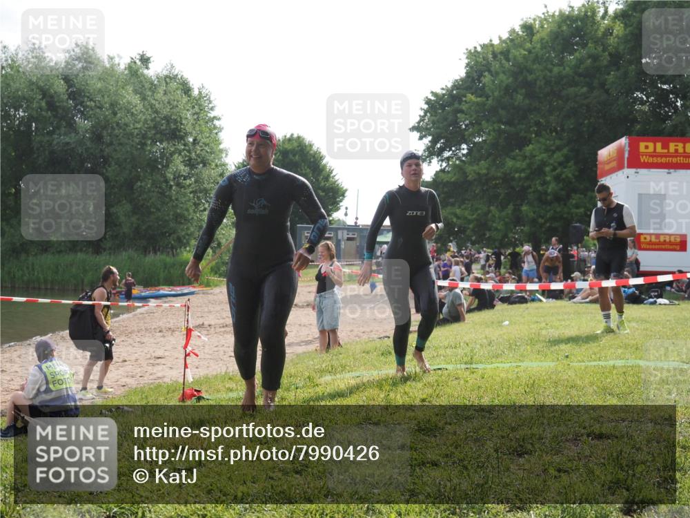 15.06.2025 - 27. Vierlanden-Triathlon KatJ http://msf.ph/oto/7990426 15.06.2025 09:10:30 Schwimmen 213, 218, 250 meine-sportfotos.de