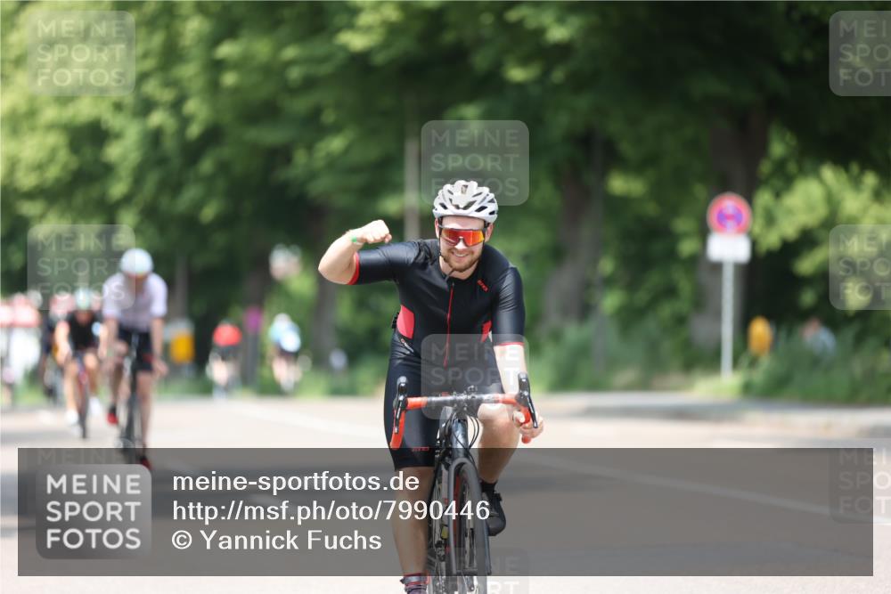 15.06.2025 - 7 Türme Triathlon Yannick Fuchs http://msf.ph/oto/7990446 15.06.2025 13:03:50 Radfahren 250, 409, 457, 1186 meine-sportfotos.de