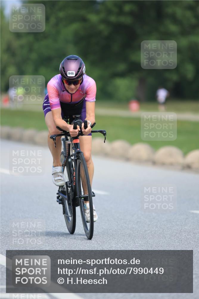 21.06.2025 - 27. Vierlanden-Triathlon H.Heesch http://msf.ph/oto/7990449 15.06.2025 11:51:04 Radfahren 782, 797, 946, 947 meine-sportfotos.de