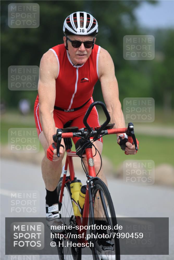 21.06.2025 - 27. Vierlanden-Triathlon H.Heesch http://msf.ph/oto/7990459 15.06.2025 11:51:21 Radfahren 16, 794, 840 meine-sportfotos.de