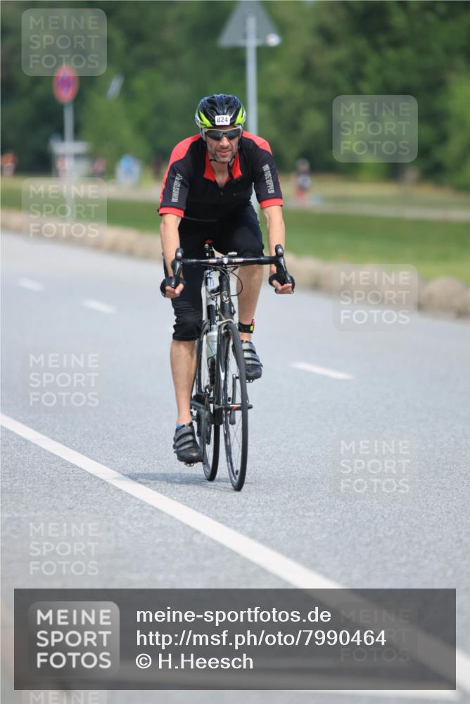 21.06.2025 - 27. Vierlanden-Triathlon H.Heesch http://msf.ph/oto/7990464 15.06.2025 11:51:34 Radfahren 728, 824, 952, 958 meine-sportfotos.de
