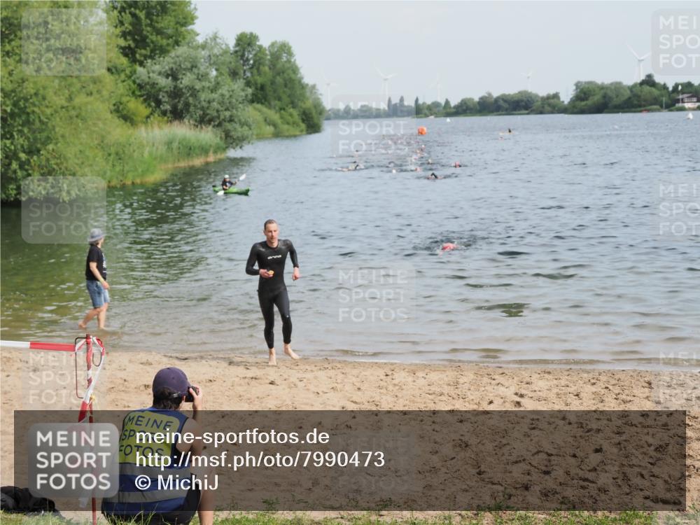 21.06.2025 - 27. Vierlanden-Triathlon MichiJ http://msf.ph/oto/7990473 15.06.2026 09:53:06 Schwimmen 265, 328 meine-sportfotos.de