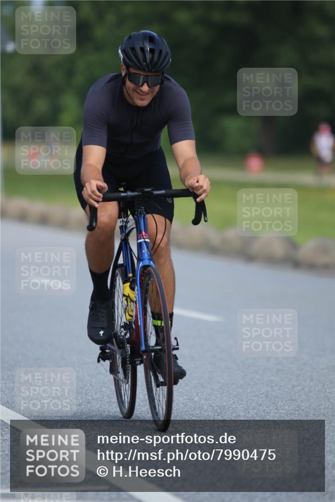 21.06.2025 - 27. Vierlanden-Triathlon H.Heesch http://msf.ph/oto/7990475 15.06.2025 11:51:37 Radfahren 728, 824, 952, 958 meine-sportfotos.de