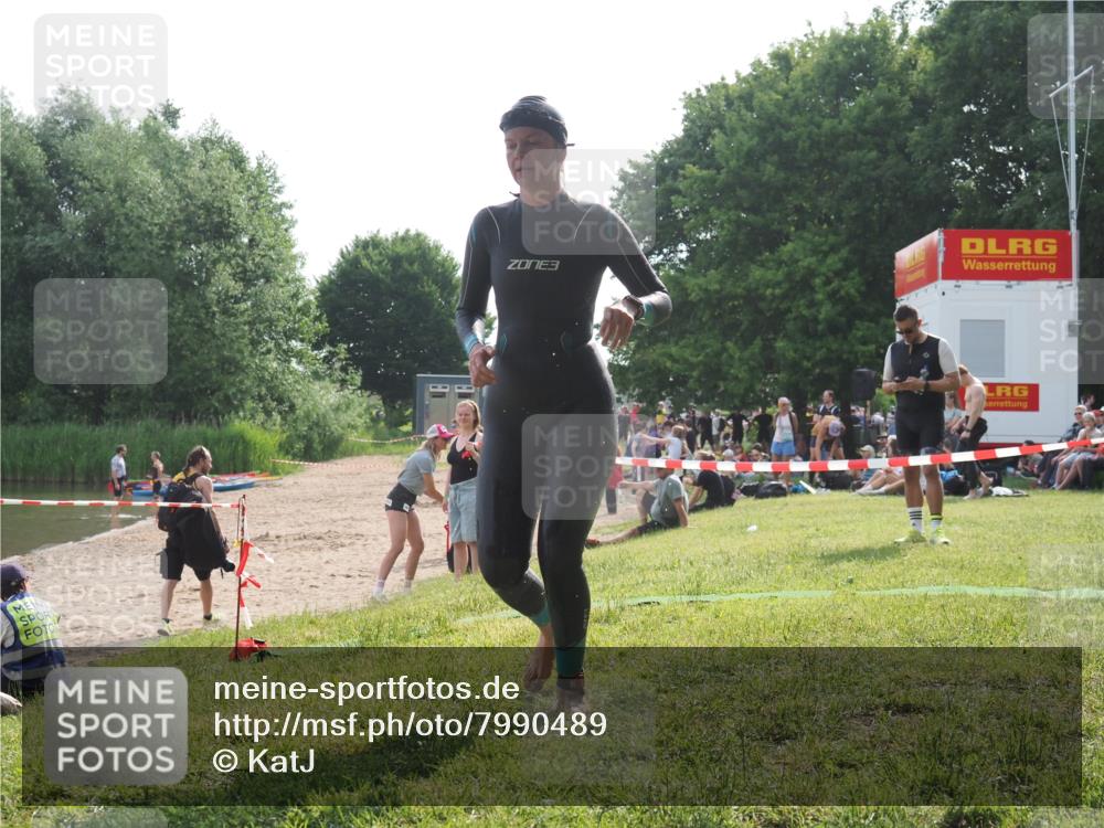 15.06.2025 - 27. Vierlanden-Triathlon KatJ http://msf.ph/oto/7990489 15.06.2025 09:10:31 Schwimmen 213, 218, 250 meine-sportfotos.de
