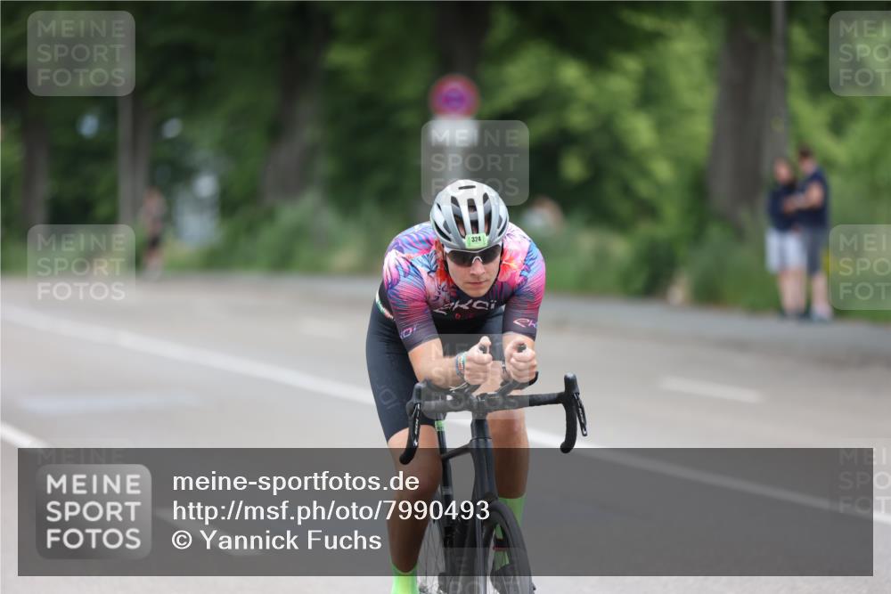 15.06.2025 - 7 Türme Triathlon Yannick Fuchs http://msf.ph/oto/7990493 15.06.2025 11:54:27 Radfahren  meine-sportfotos.de