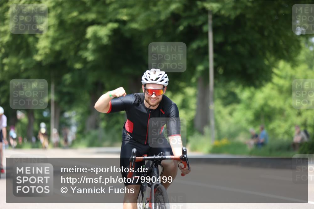 15.06.2025 - 7 Türme Triathlon Yannick Fuchs http://msf.ph/oto/7990499 15.06.2025 13:03:51 Radfahren 250, 409, 432, 457, 1186 meine-sportfotos.de