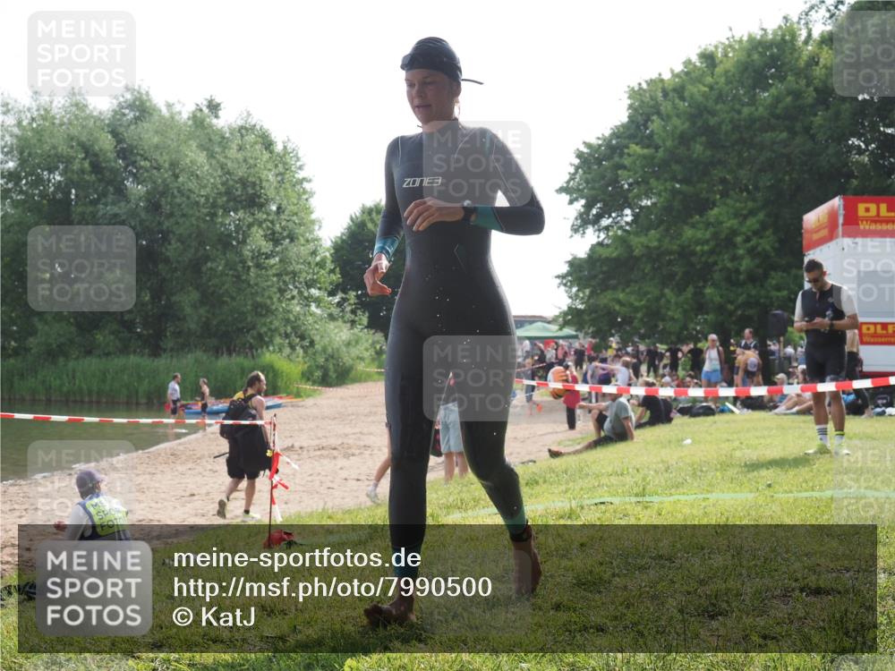 15.06.2025 - 27. Vierlanden-Triathlon KatJ http://msf.ph/oto/7990500 15.06.2025 09:10:32 Schwimmen 213, 218, 250 meine-sportfotos.de